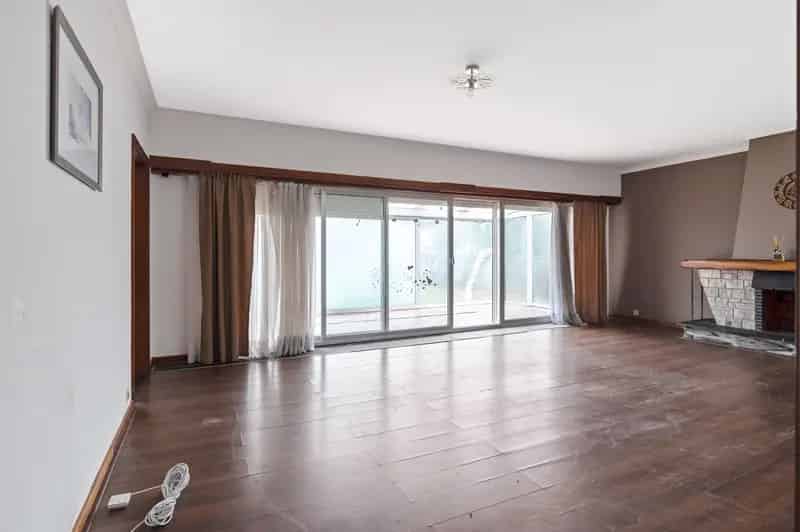 Te renoveren woning met ruim magazijn Brasschaat