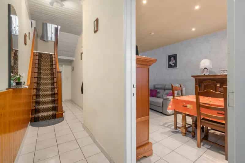 Huis te Koop Sint-Amandsberg: Charmante woning nabij scholen en station