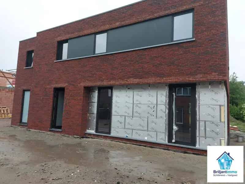 Ruime Moderne Zwart Witte BEN Woning 4 Slaapkamers