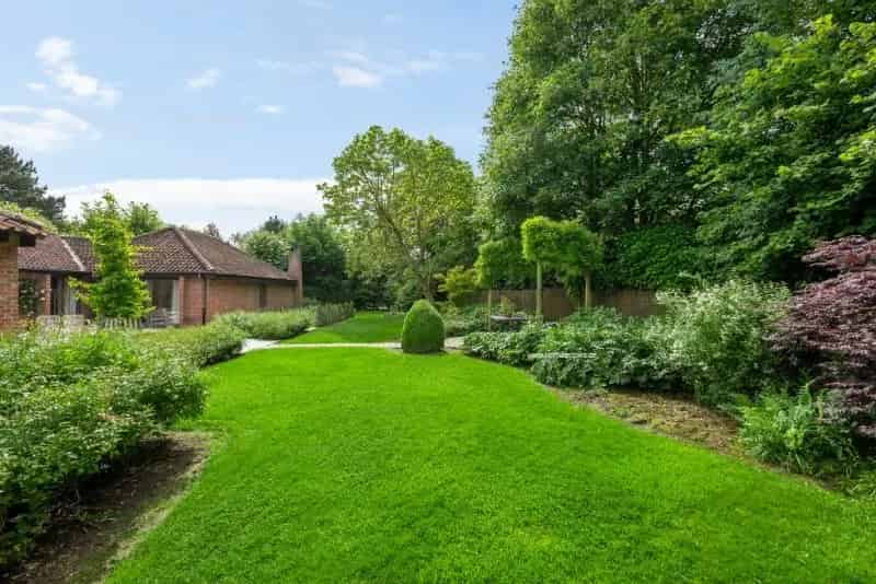 5 Slaapkamers Laagbouwvilla te Kontich Gerenoveerd Landelijke Ligging
