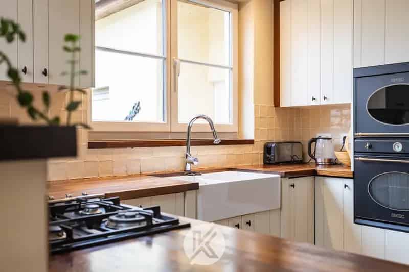 Huis te koop in Herzele: Ruime woning met stijlvolle keuken