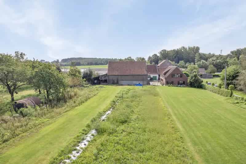 Huis te huur: Idyllische Vierkantshoeve met Paardenfaciliteiten