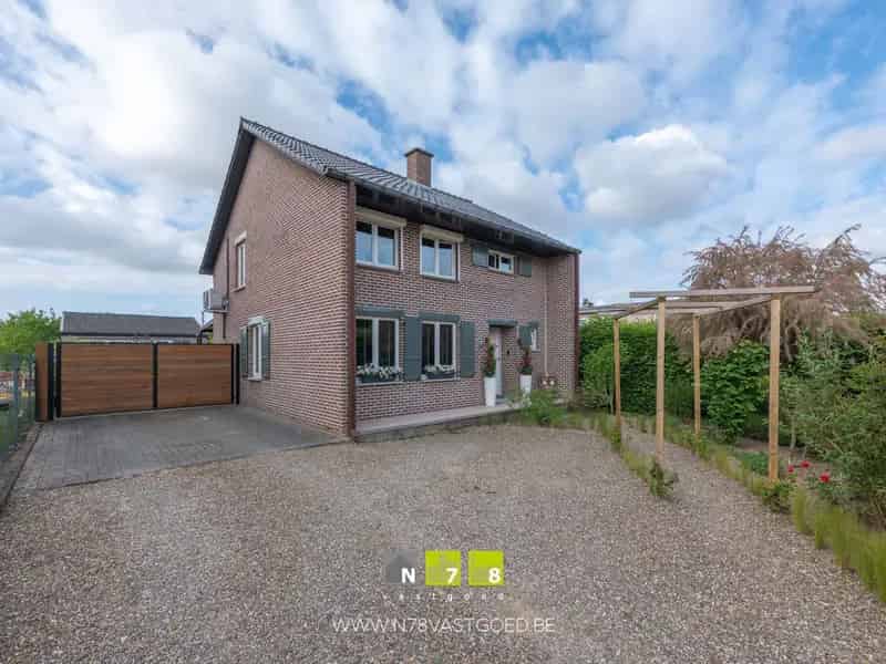 Huis te huur Maasmechelen 3 slaapkamers bijgebouw