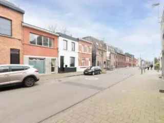 Huis te Koop Wilrijk Karaktervolle woning met potentieel