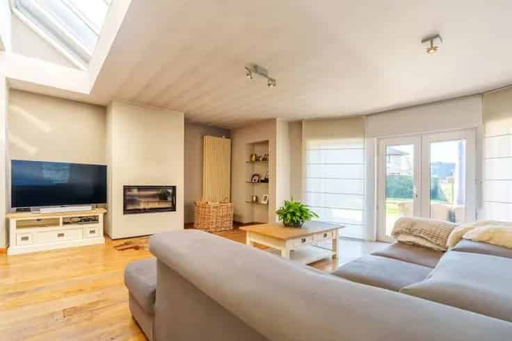 Herenhuis Te Koop Moorslede: Instapklare Villa met Praktijkruimte en Woning