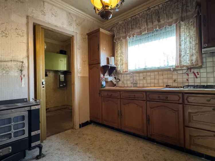 Huis te huur Izegem: 3 slaapkamers te renoveren