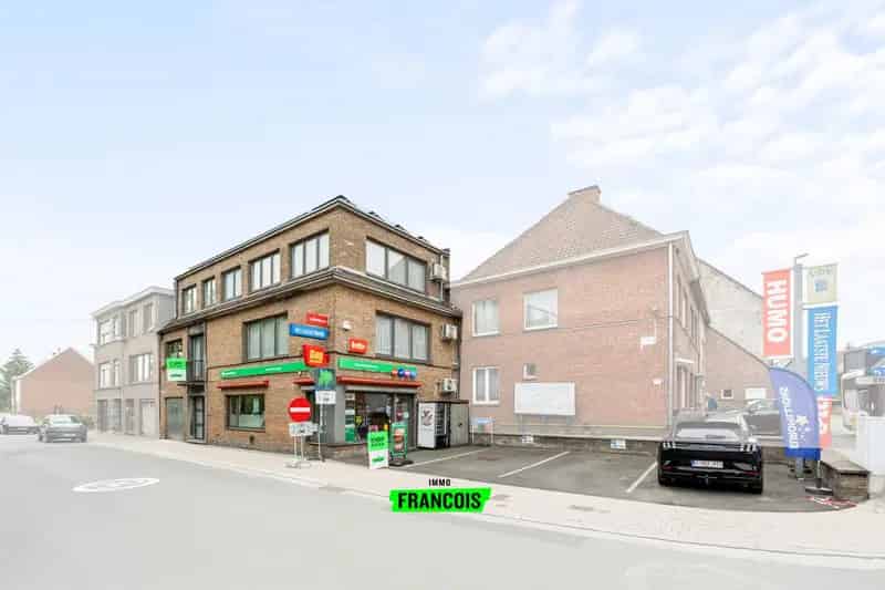 Huis te koop in Melle: Handelspand met Duplex Appartement