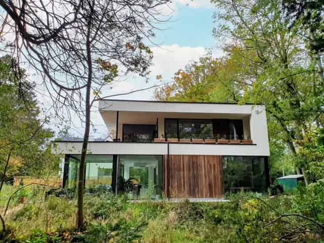 Exclusieve BEN-villa met tuin en vijver te Schoten