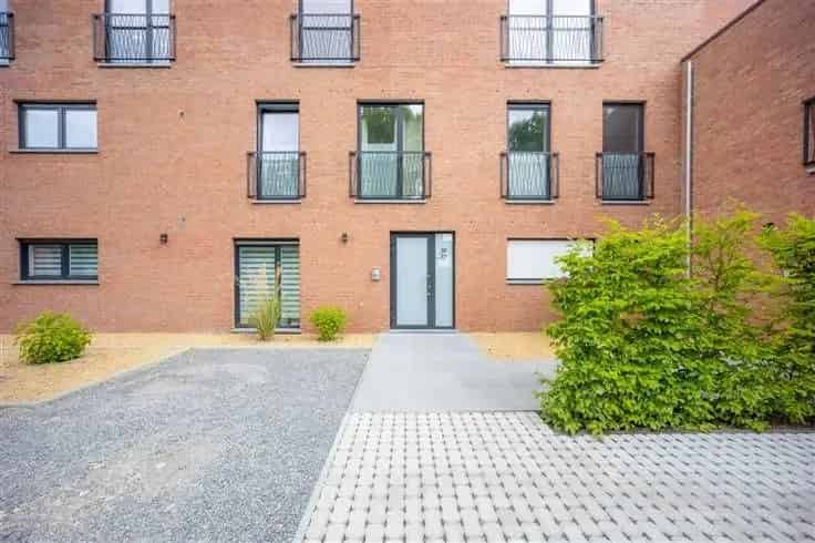 Luxe Appartement met Tuin en Parking te Koop