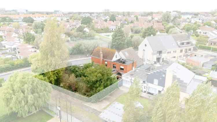 Te koop afbraakpand bouwgrond residentieel gelegen in Bredene