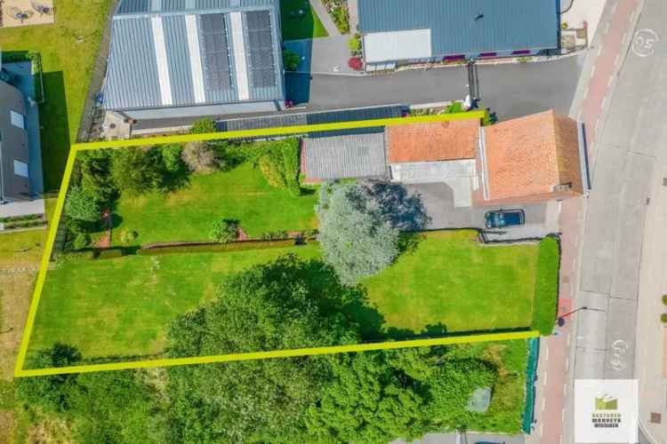 Te renoveren huis te Wingene met grote tuin