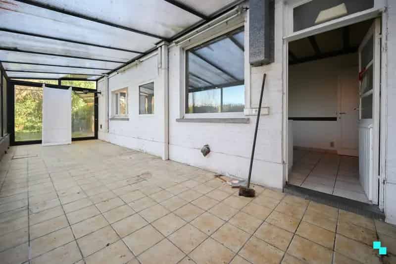 Ruime Eengezinswoning te renoveren met achteruitweg Emelgem