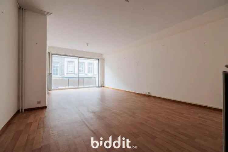 Te renoveren appartement 2 slaapkamers centraal gelegen Antwerpen