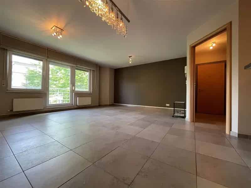 Appartement te huur Edegem: 2 slaapkamers, 2 terrassen, garage