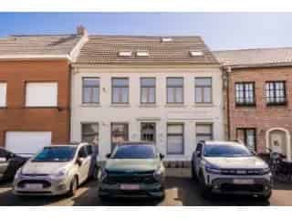 Huis te koop Ranst 261m2 - Ruime gezinswoning met studio