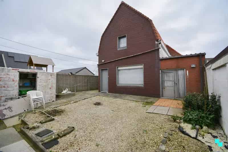 Huis te koop Izegem: renovatieproject op 221m²