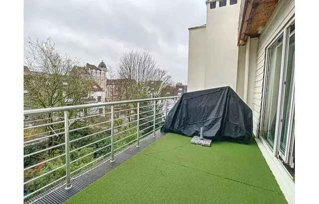 Huur 3 slaapkamer appartement van 138 m² in Schaerbeek - Schaarbeek