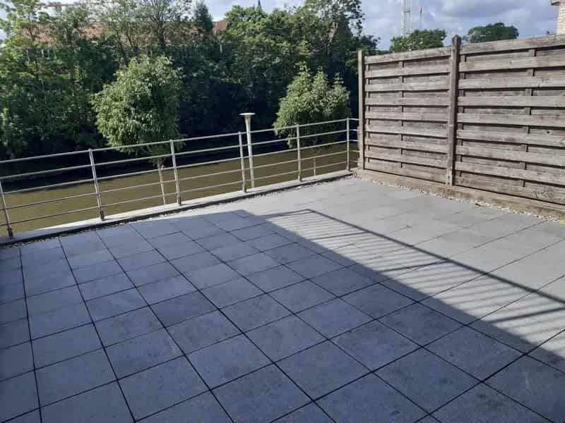 Gelijkvloers appartement te huur met terras en Leiezicht