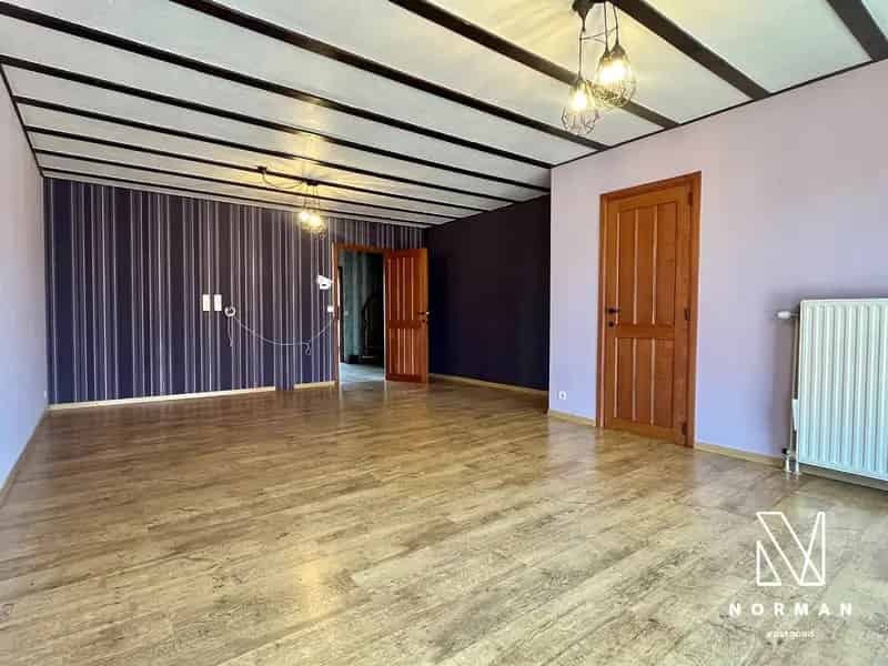 Ruim Duplexappartement met Dubbele Garage te Koop