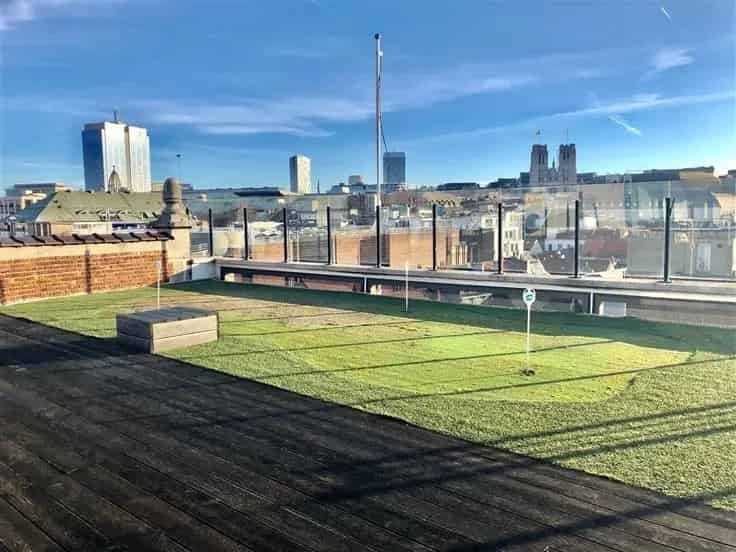 Penthouse te Koop Brussel - Luxe 2 Slaapkamers Golf Putting Green