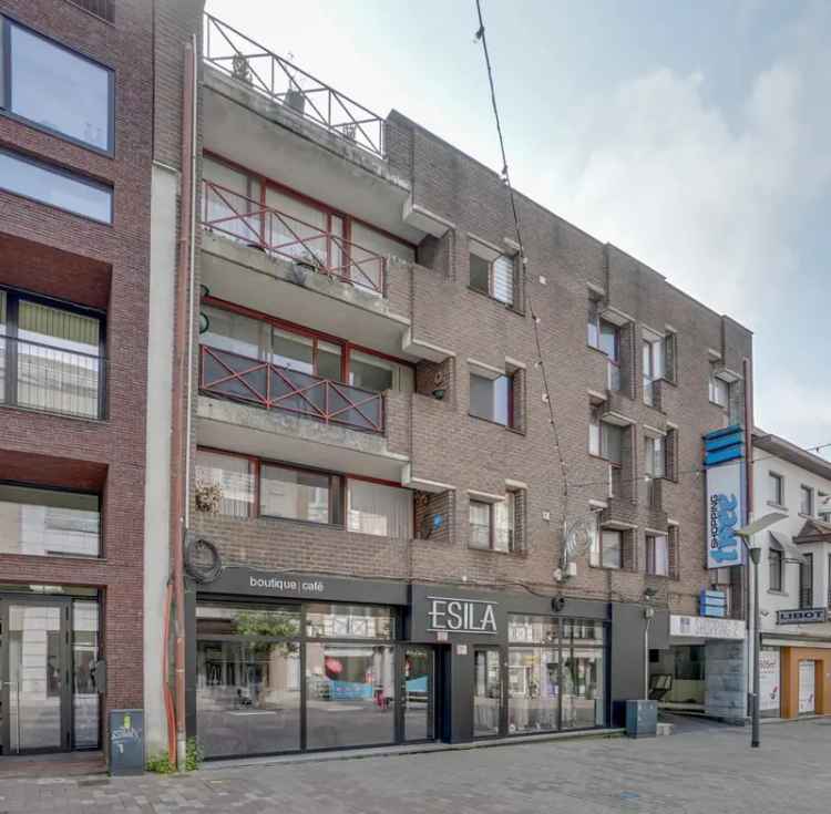 Appartement te koop in het centrum van Genk met ruim balkon en garage