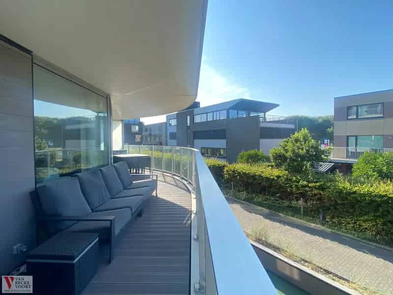 Energiezuinig Appartement met Ruim Terras Nabij Strand