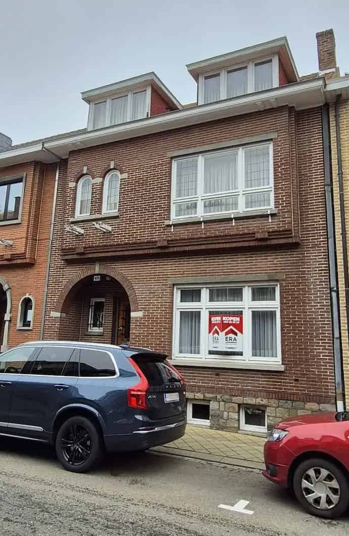 Ruime woning te renoveren Bilzen centrum 4 slaapkamers