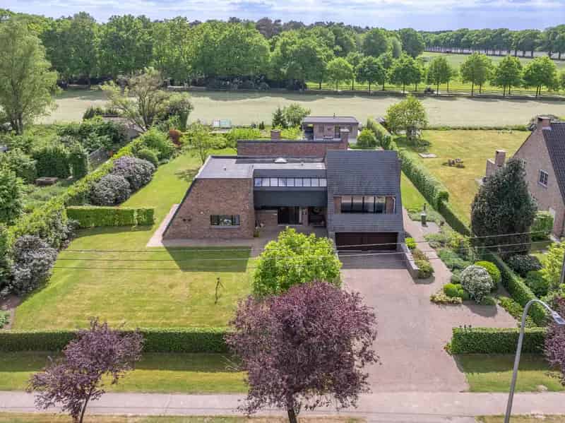 Huis te koop Sint Job in 't Goor: Architecturale gezinswoning met atelier