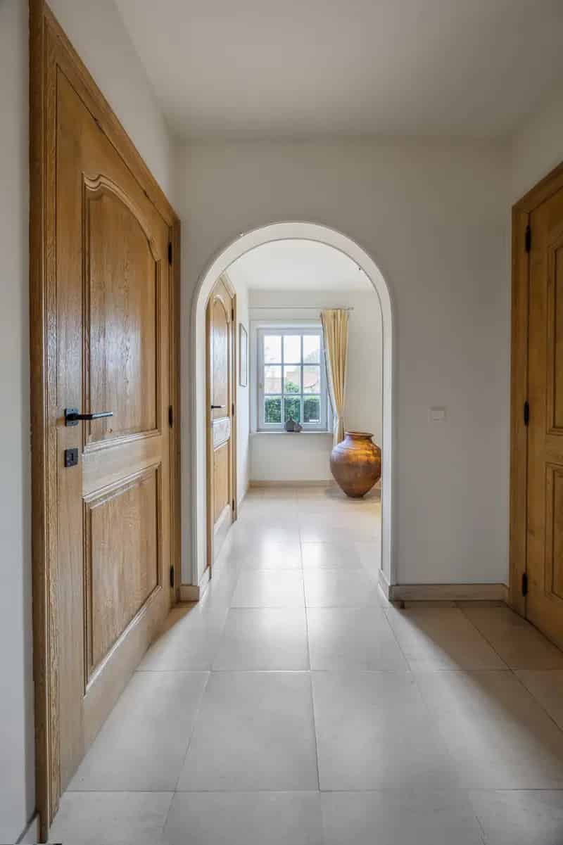 Huis te koop Zoersel: Luxueuze villa met 5 slaapkamers en tuin