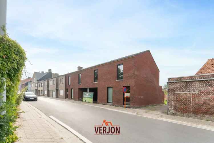 Te koop casco woning met carport en 3 slaapkamers