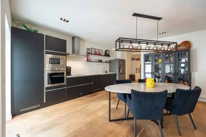 Appartement te koop 2 slaapkamers groot terras gerenoveerd