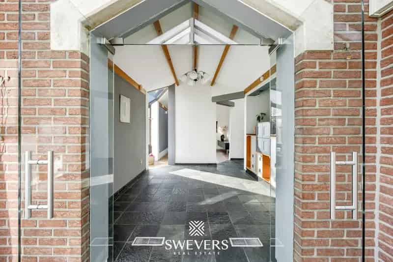 Ruime Woning Met Atelier Te Lummen