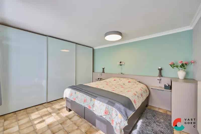 Ruime gezinswoning 5905m2 met vrij uitzicht