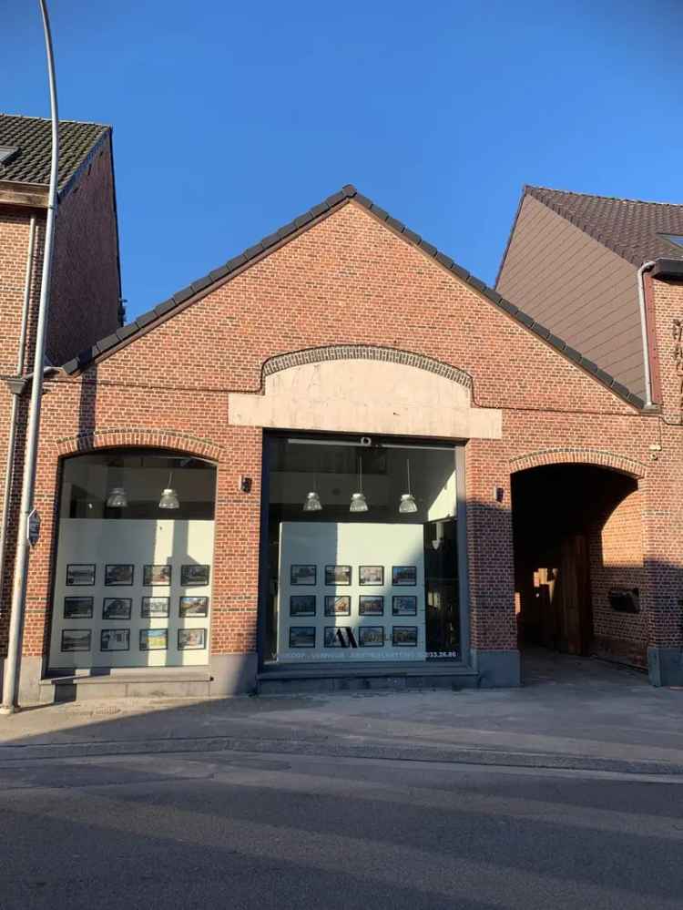 Huur kantoorruimte in Sint-Amands met ruime 260 m²