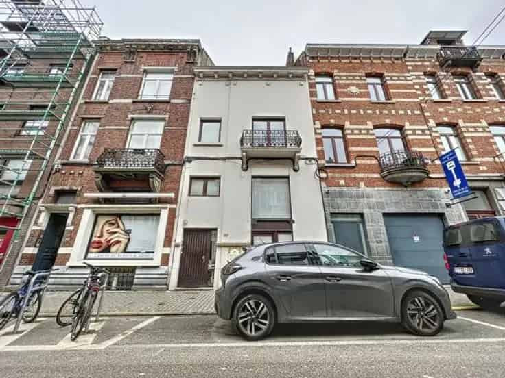 Huis Te Koop Vanderkindere - 286m² Huis Winkel Tuin 6 slaapkamers