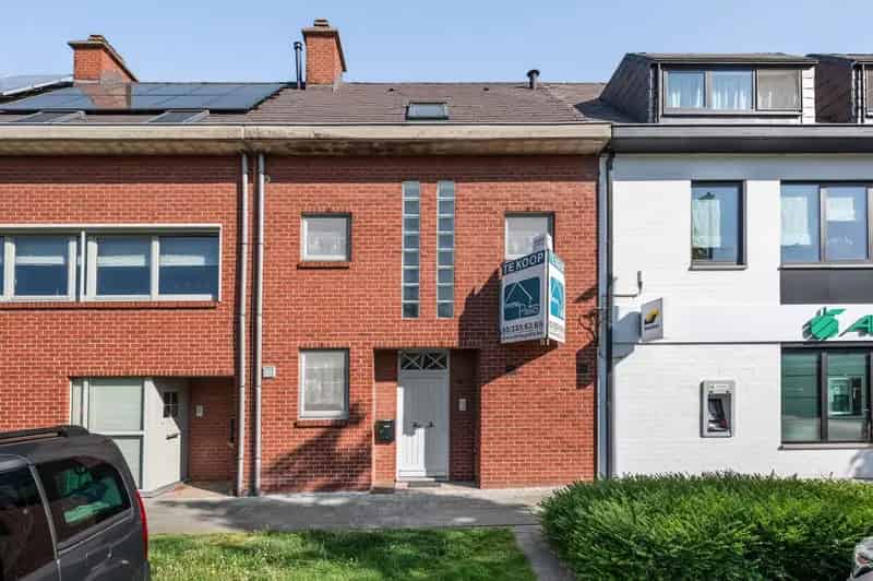 Woning met 5 slaapkamers en tuin te Ranst