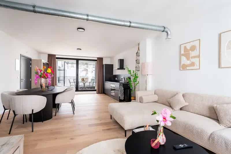 Appartement Antwerpen: Ruim 2 Slaapkamers, Terras en Zonnepanelen