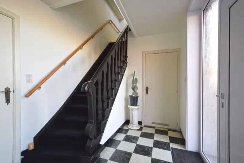 Op te frissen stadswoning met binnentuin
