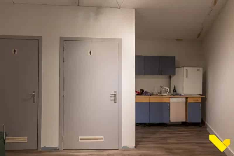 Riant Handelspand Met Woonst Geel Centrum