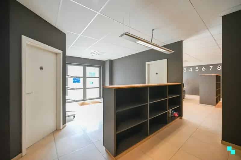 Handelspand 340m² Izegem - Vlotte Bereikbaarheid