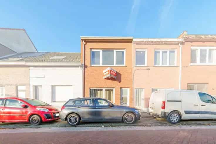 Huis Te Koop Hemiksem: Gezellige Woning Nabij Winkels en Scholen
