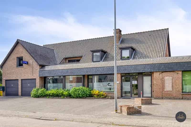 Gelijkvloerse Commerciële Kantoorruimte