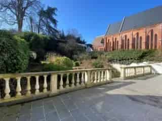 Herenhuis te huur Sint-Gillis 10 slaapkamers grote tuin