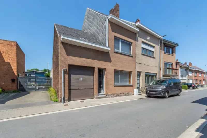Te Koop: Goed Onderhouden 2 Slaapkamers Woning Garage Tuin