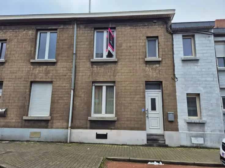 2 Slaapkamers Huis Te Renoveren Nabij Stadsboulevard