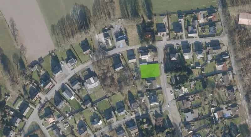 Perceel bouwgrond voor open bebouwing in een groene omgeving