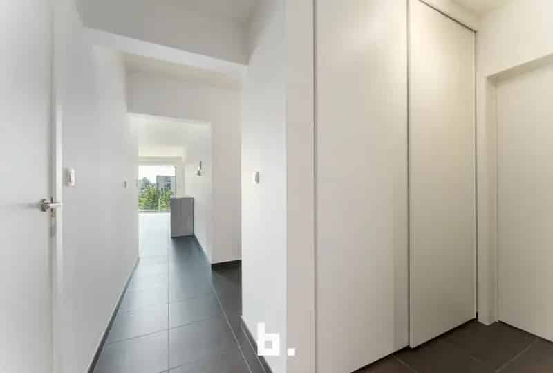 Ruim appartement 3 slaapkamers Roeselare terras garage
