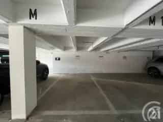 Parkeerplaatsen te Koop Sint-Gillis - Nabij Louizalaan en Station Stephanie