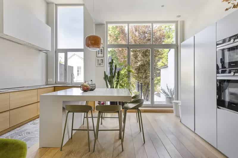 Huis te koop Elsene: gerenoveerd neoklassiek huis met tuin