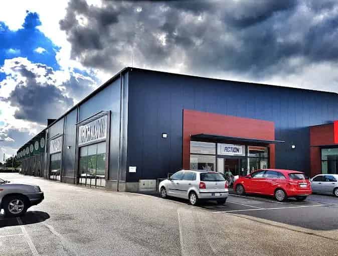 Modern Commercieel Gebouw Gemeenschappelijke Parking